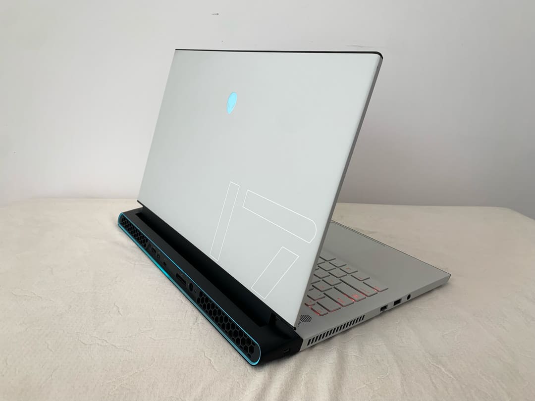 Dell Alienware · i7-10870H 4