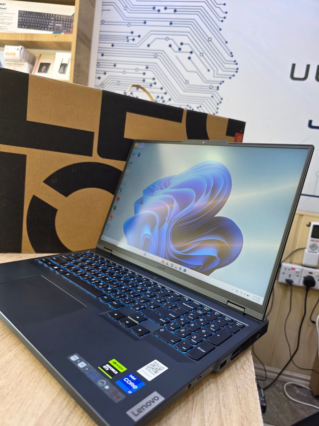Lenovo Legion 5 Pro · Core i7-13700HX 2