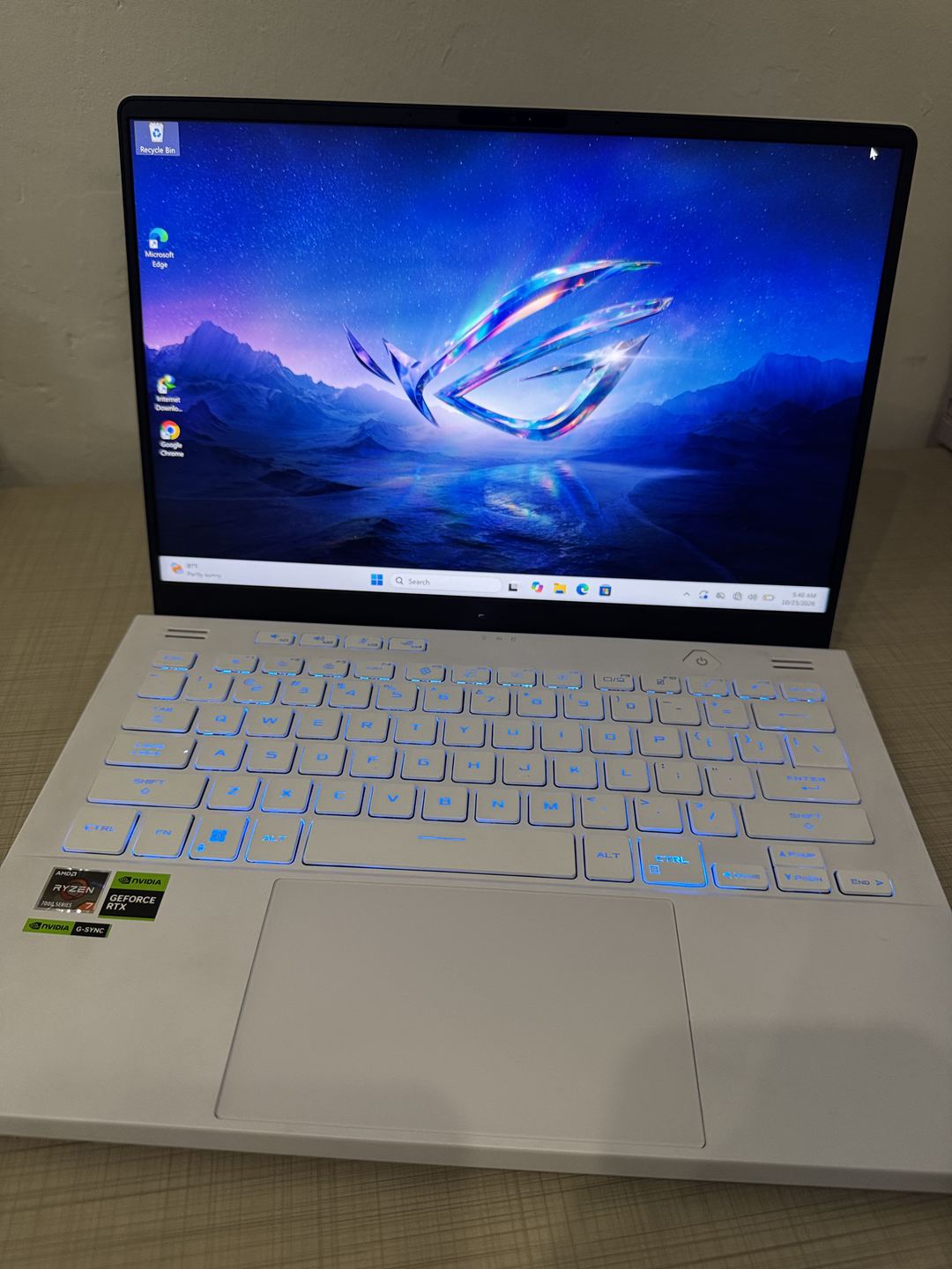 Asus ROG Zephyrus · AMD Ryzen 7 7840HS 10
