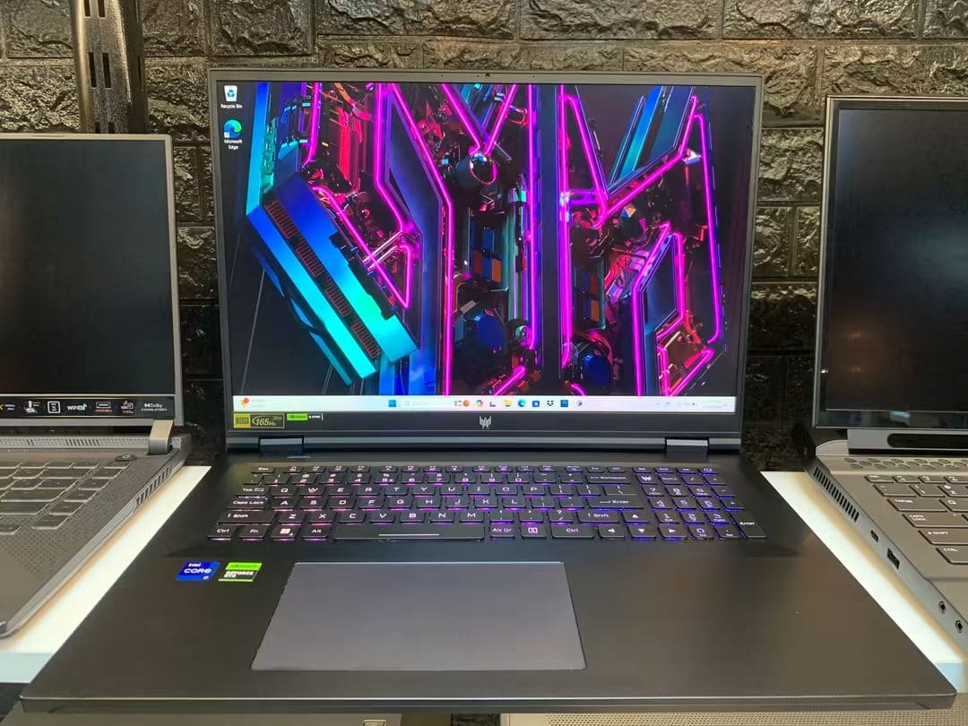 Acer Acer predator Helios 18 · Core i7-13700HX 1