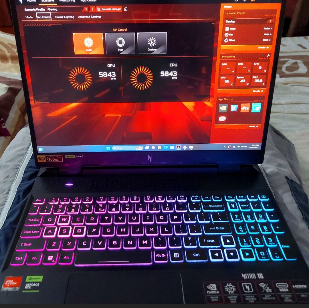 Acer Nitro · AMD Ryzen 7 7840HS 6
