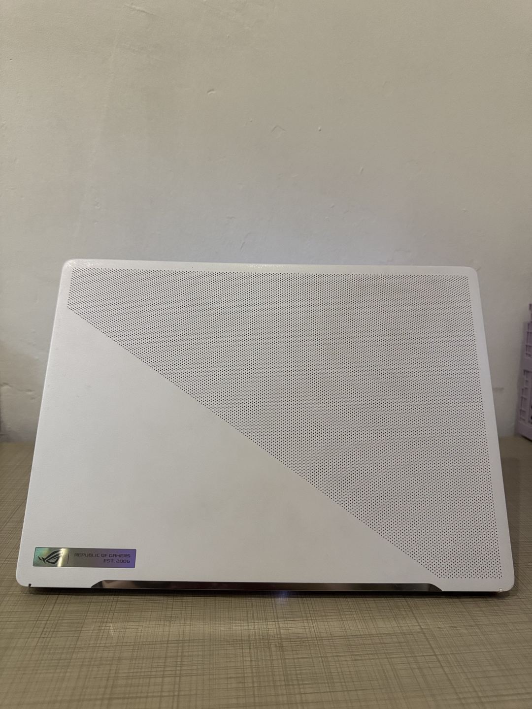 Asus ROG Zephyrus · AMD Ryzen 7 7840HS 5