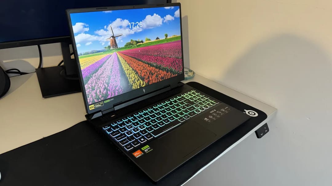 Acer Nitro · AMD Ryzen 7 7840HS 2
