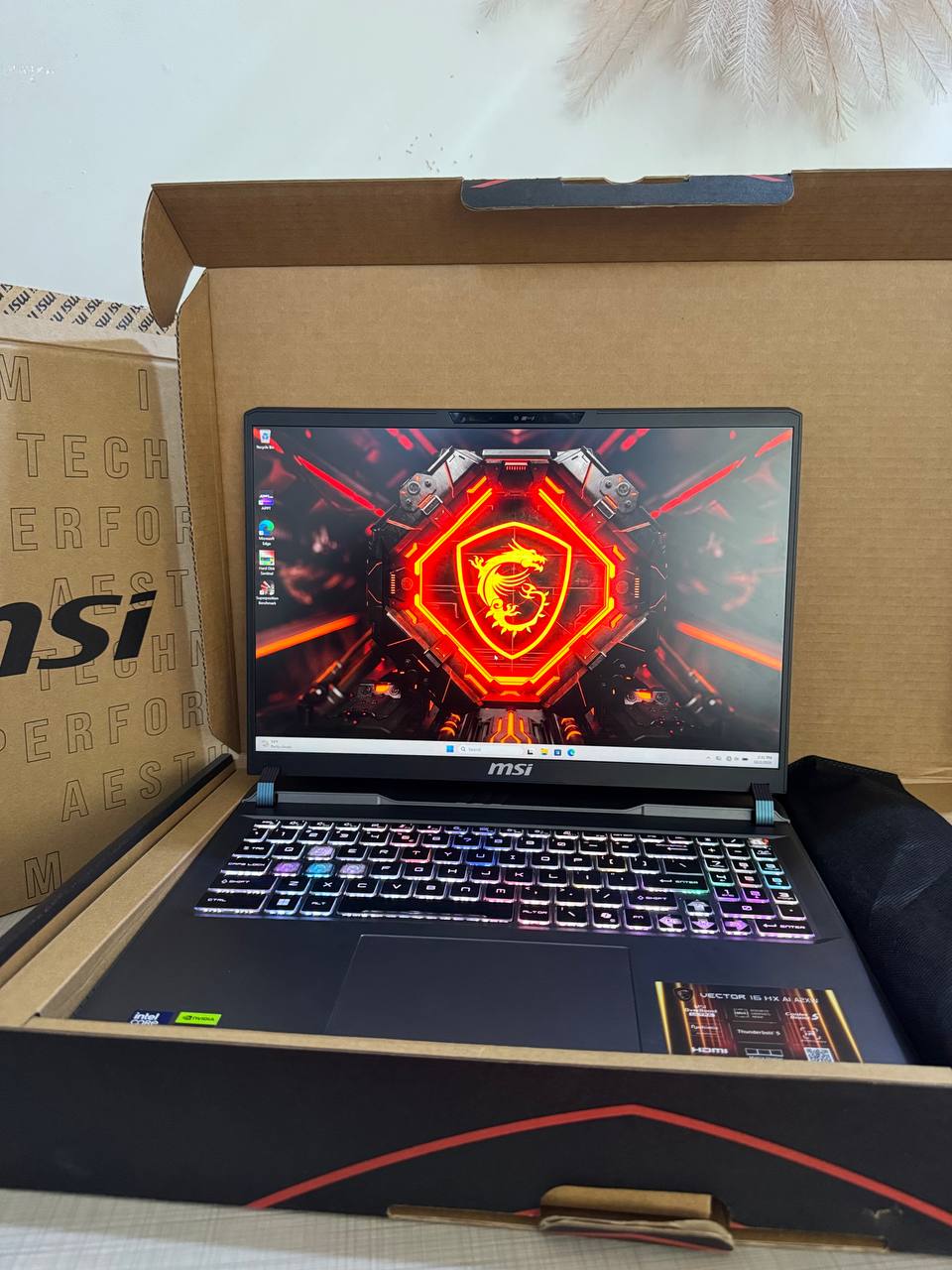 MSI Vector · ULTRA 9 - 275HX 1