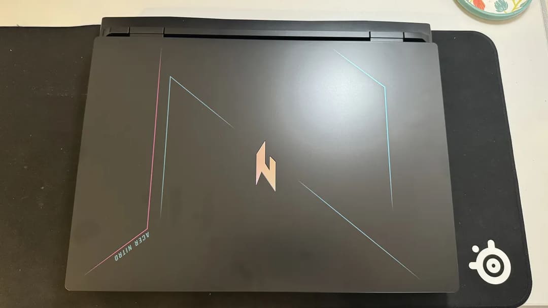 Acer Nitro · AMD Ryzen 7 7840HS 5