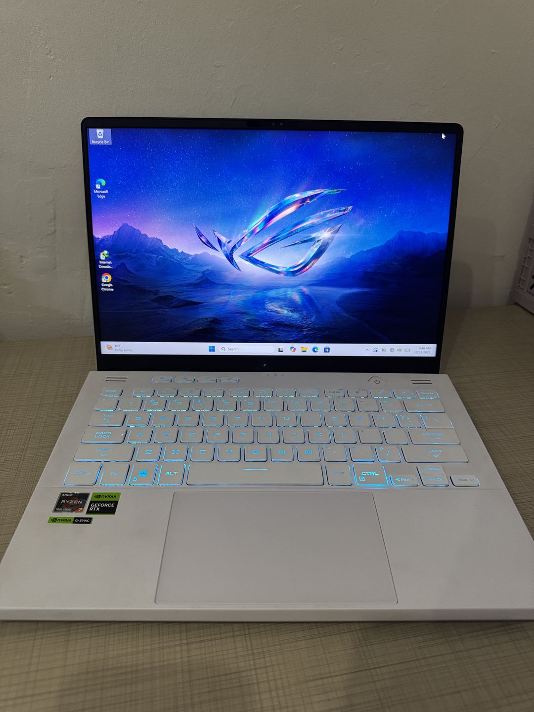 Asus ROG Zephyrus · AMD Ryzen 7 7840HS 2