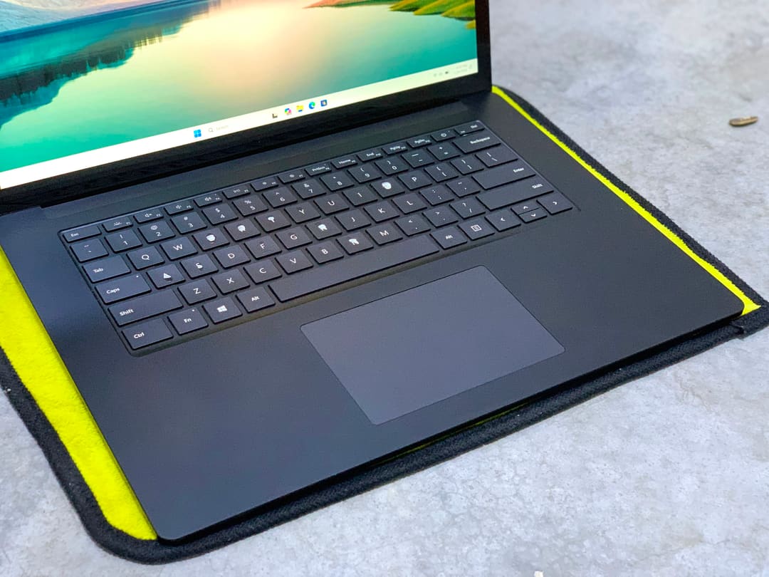 Microsoft Surface Laptop · Core i7 - 11800H 2