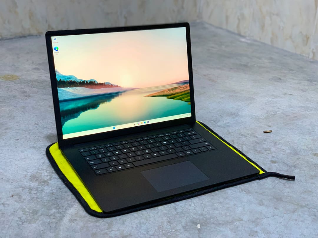 Microsoft Surface Laptop · Core i7 - 11800H 5