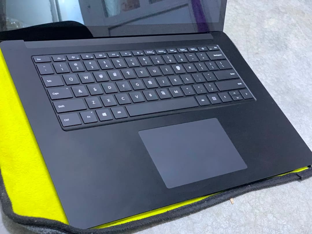 Microsoft Surface Laptop · Core i7 - 11800H 8