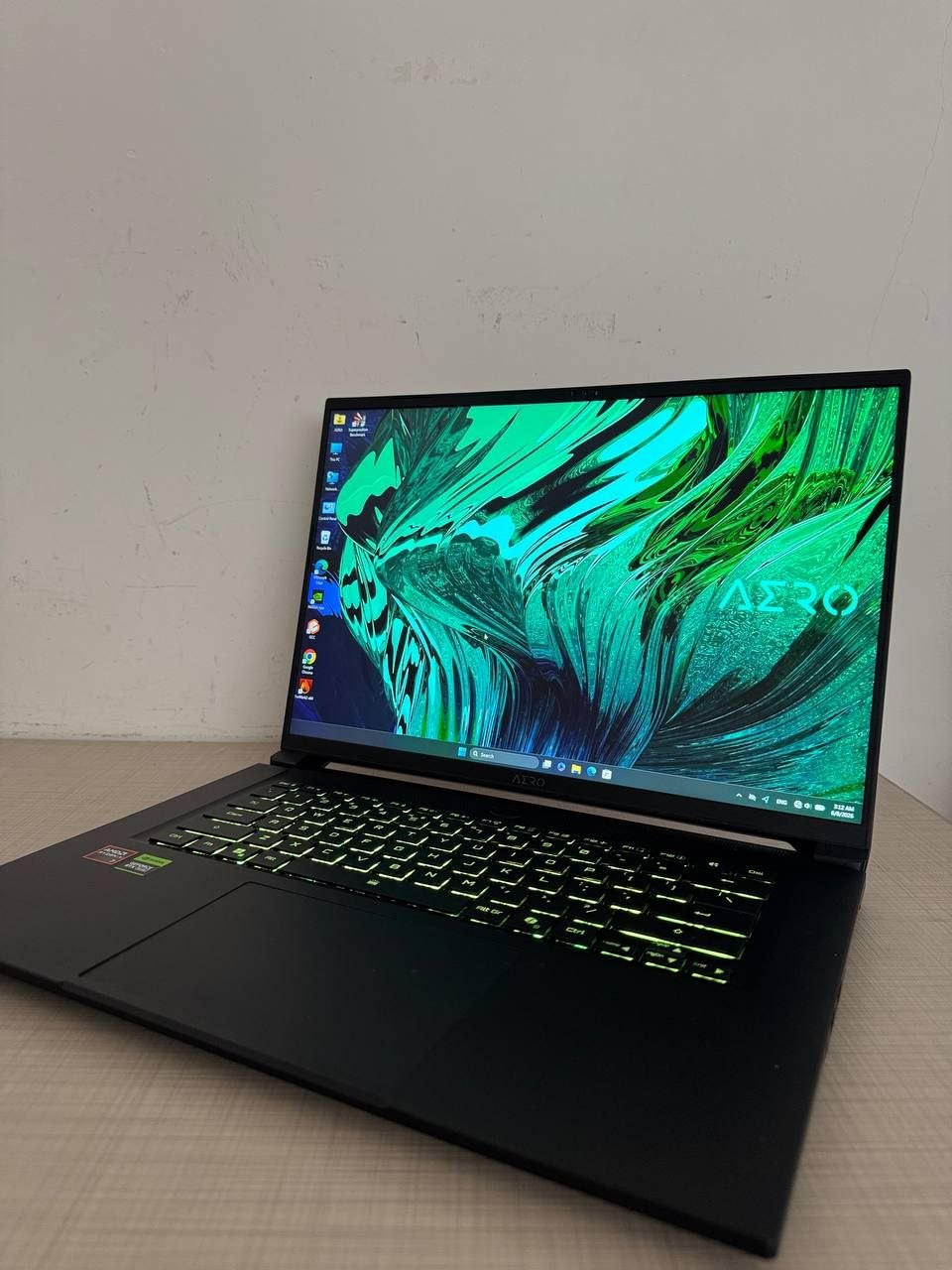 Gigabyte Aero X16 · ١ تێرا · ١٦ گێگا 8