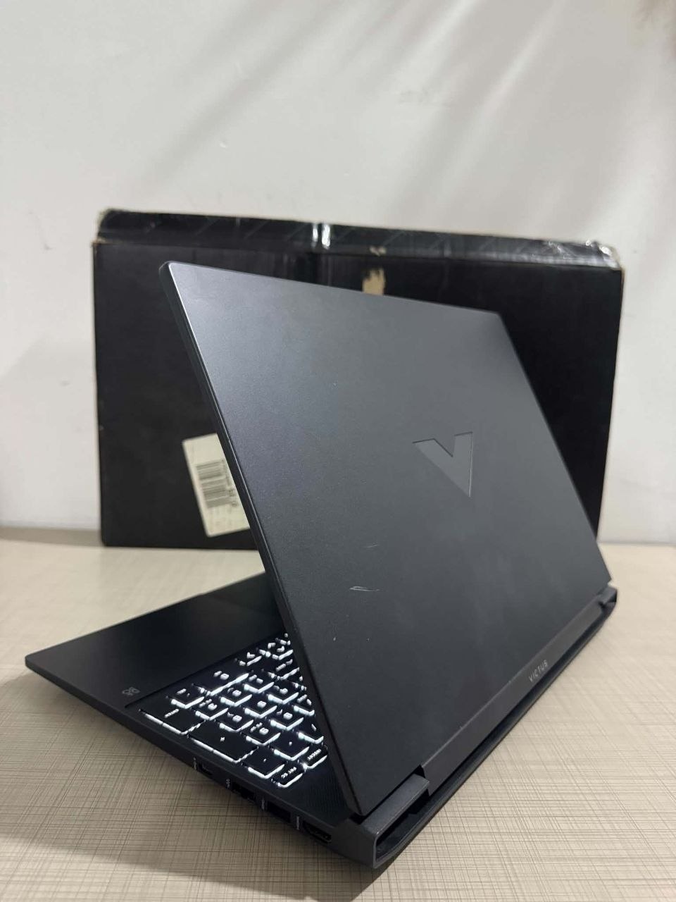 ئێچ پی HP Victus 15 · ٥١٢ گێگا · ١٦ گێگا 3
